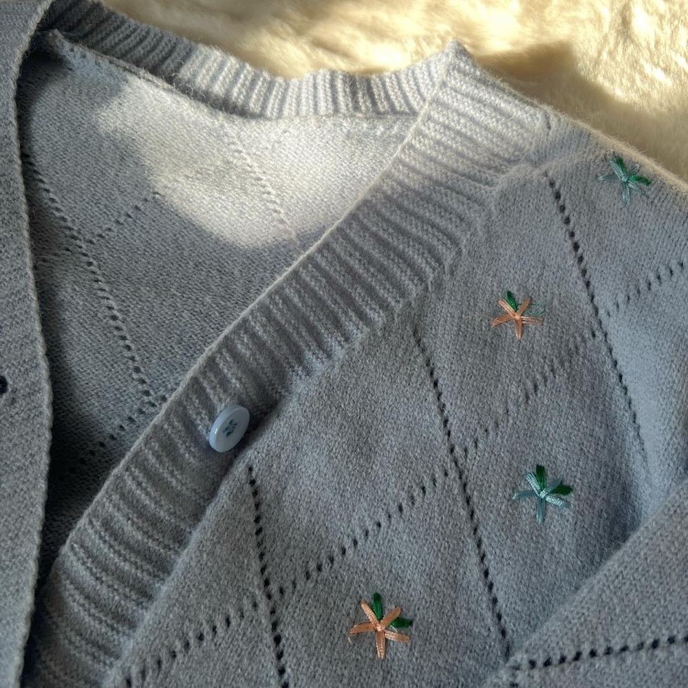 Cropped Knit Cardigan with Flower Embroidery
